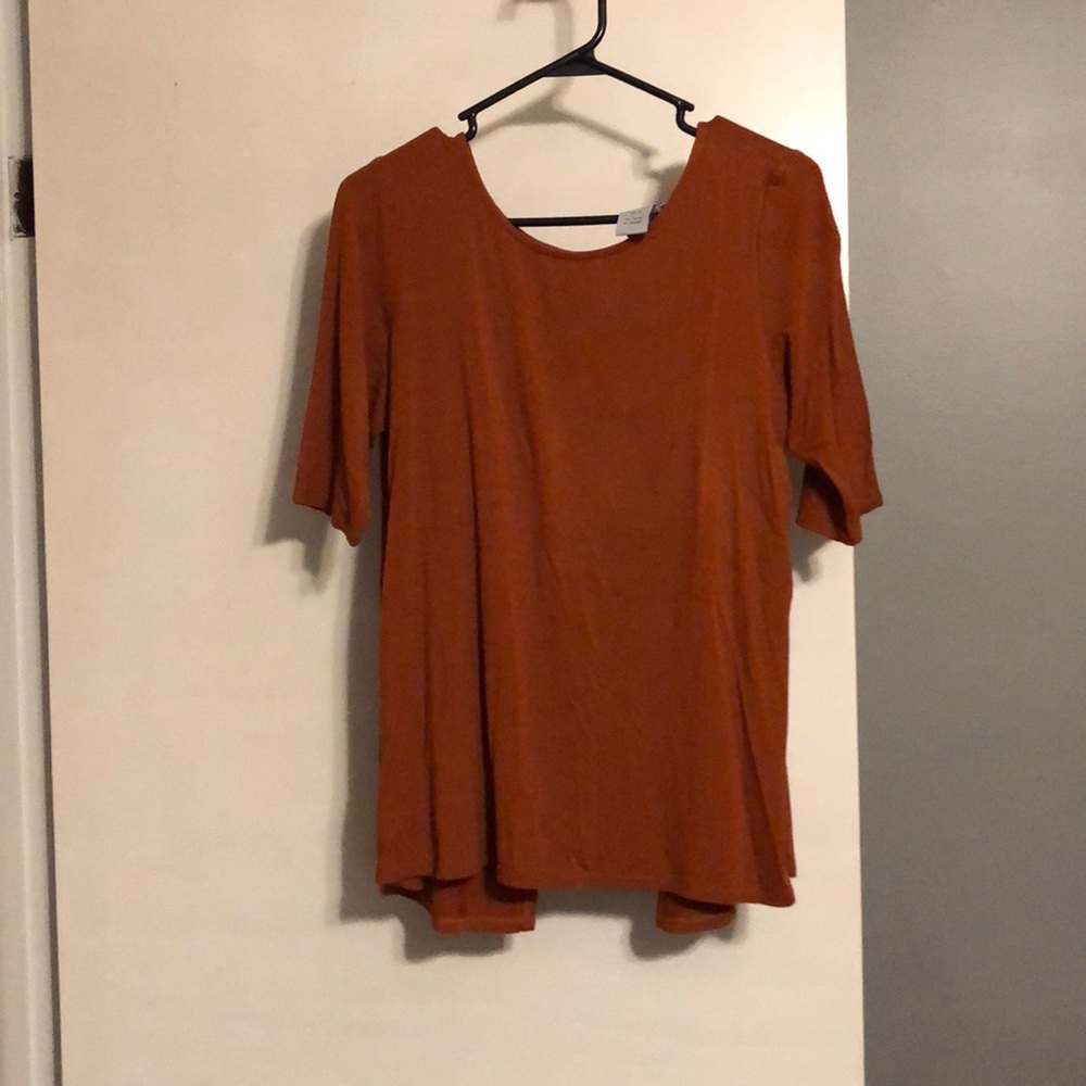 Monroe and main size medium shirt